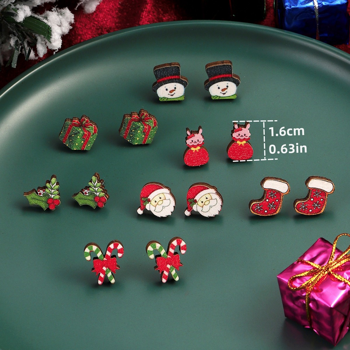1 Pair Cute Christmas Tree Santa Claus Sock Wood Ear Studs display picture 1