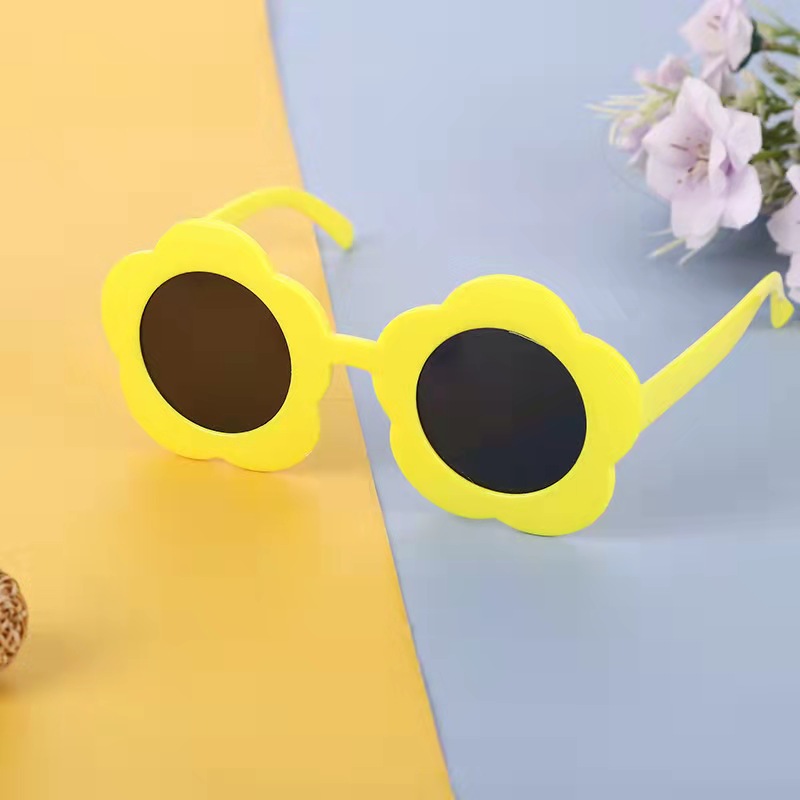 Flower-shaped, yellow