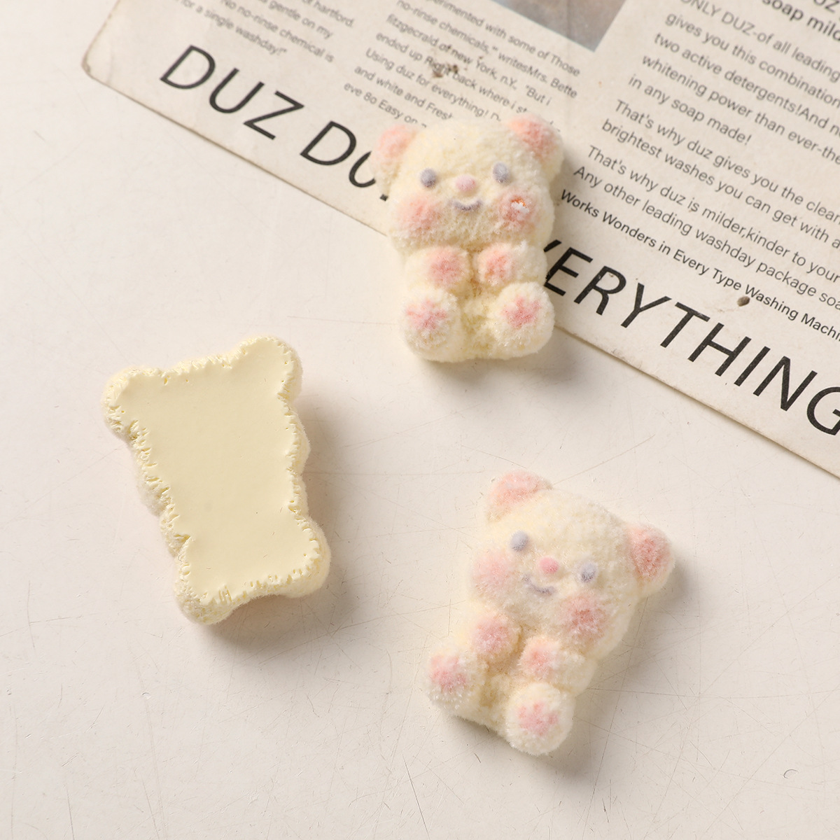 Pequeño libro rojo con alto valor facial blush bear resina floc DIY hecha a mano caja de teléfono móvil adornamiento de pelo agujero accesorios de zapatos