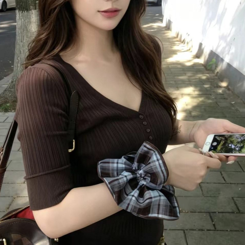 Summer new pure desire style ribbed texture henley neck mid-sleeve knit top for women, slim fit and versatile Summer new pure desire style ribbed texture henley neck mid-sleeve knit top for women, slim fit and versatile