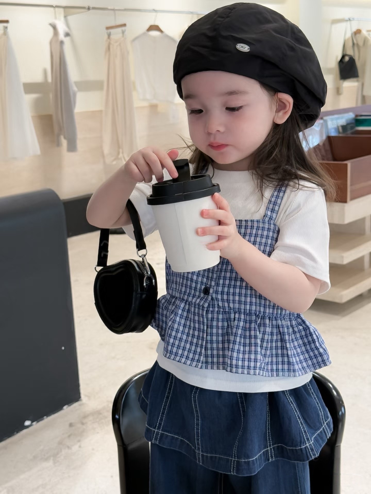 韓国の子供服2025夏の女の子の新型の偽の2つのスカートのズボンの女性の赤ちゃんのファッション的な洋風のジーパンのファッション的な外国貿易