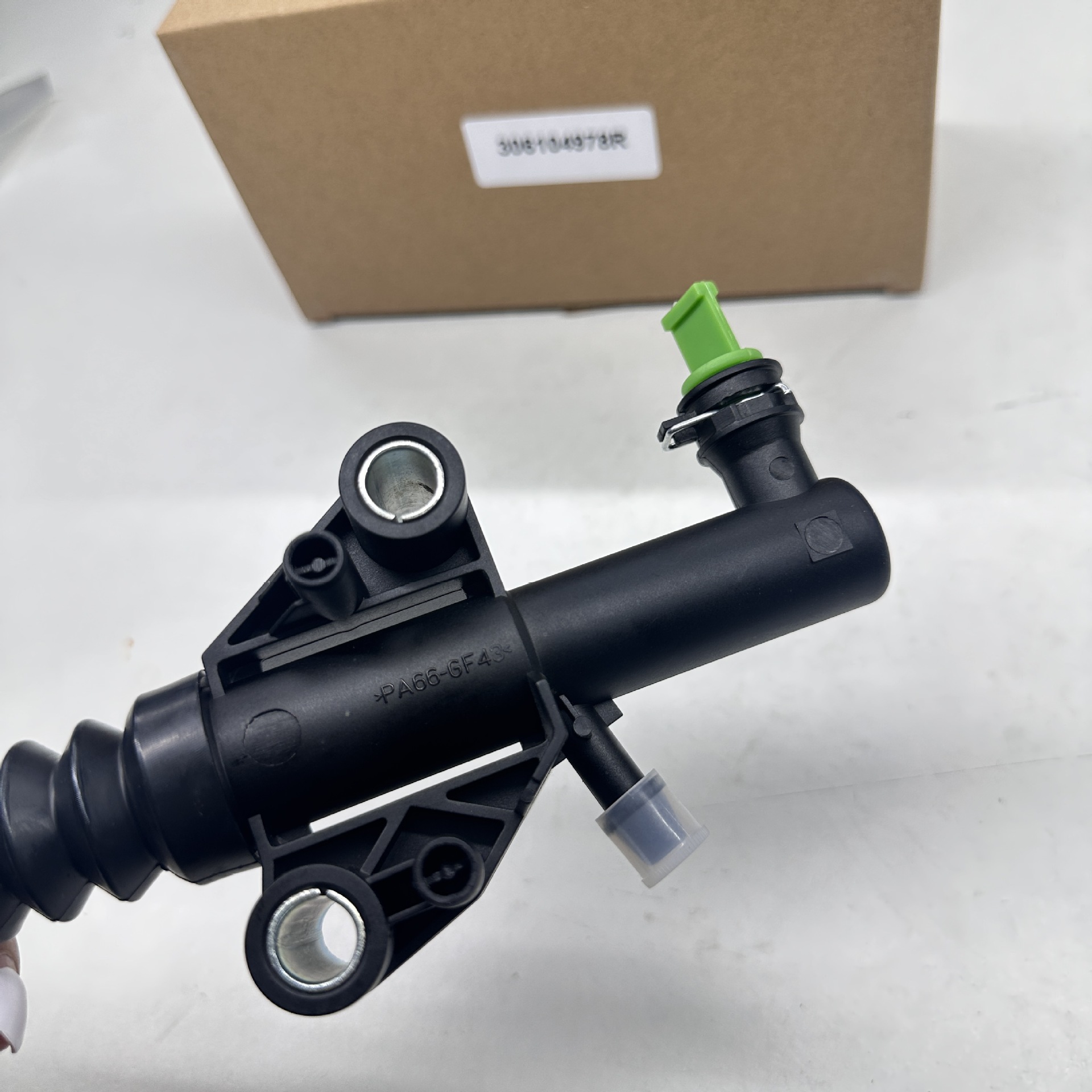 Suitable for Renault clutch master cylinder 306104978R