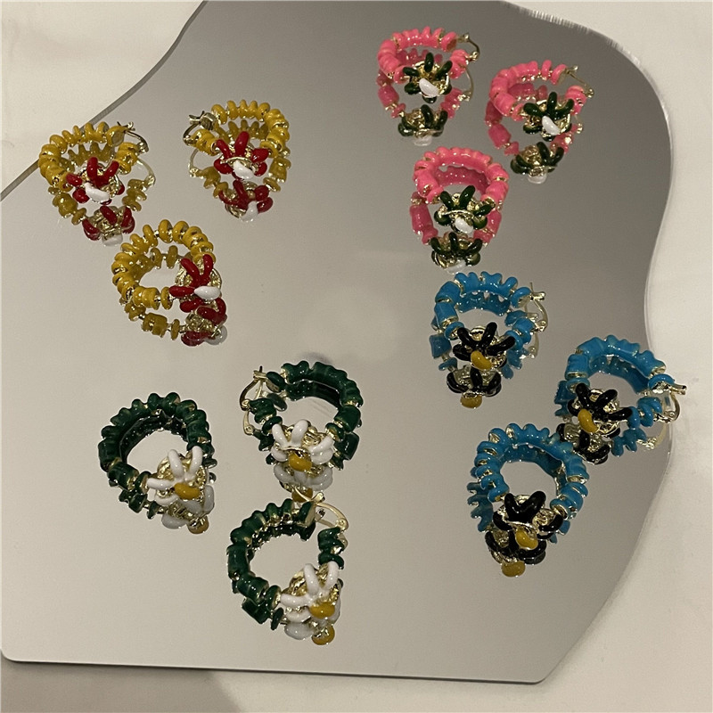 Wholesale Jewelry Retro Color Drip Glaze Flower Ring Earrings Set Nihaojewelry display picture 7