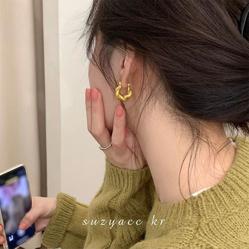 French Retro Light Luxury Copper Plated Genuine Ox Horn Braid Earrings Fashionable and Versatile High-Quality Women's Jewelry