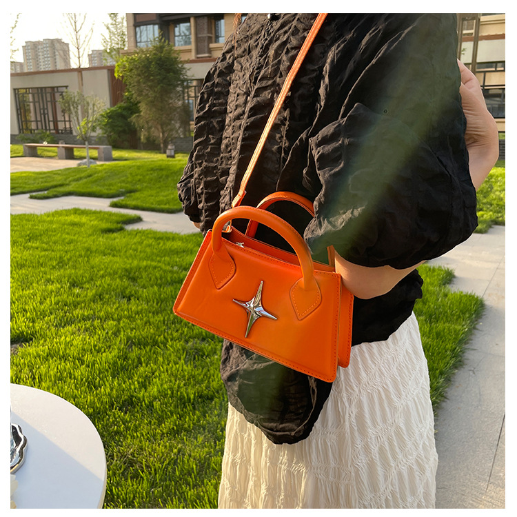 Semplice nuovo stile estivo 2023, popolare quest'anno, borsa quadrata piccola a tracolla portatile da pendolarismo casual in stile occidentale per donna_voghion.com