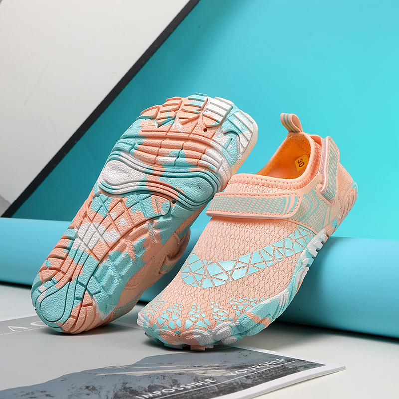 Nuevos zapatos de playa para niños al aire libre transfronterizos, zapatos de vadeo de cinco dedos, zapatos de buceo, zapatos de natación antideslizantes gruesos