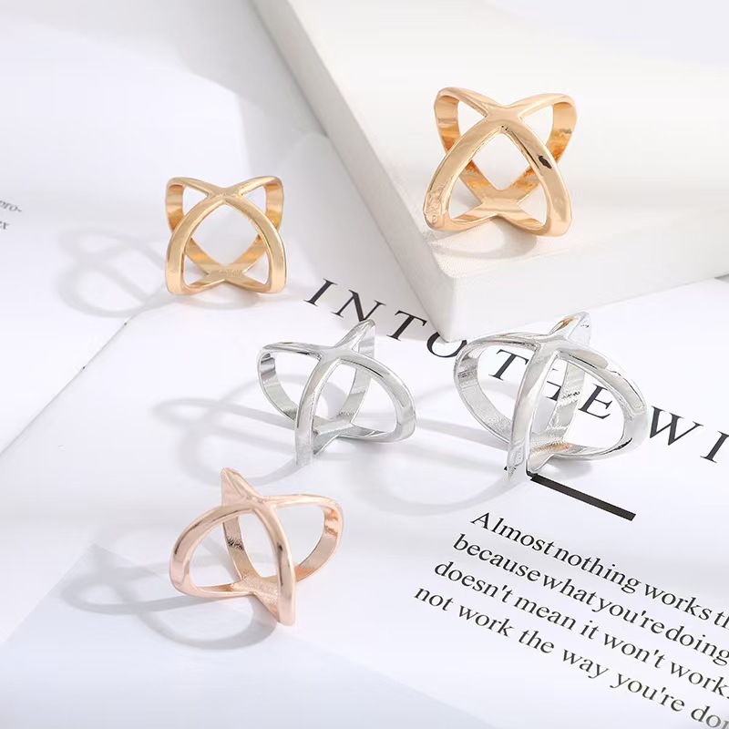 Fábrica creativa beige chapado en oro bufanda hebilla multiusos Cruz hueco brillante bufanda cuadrada chal hebilla