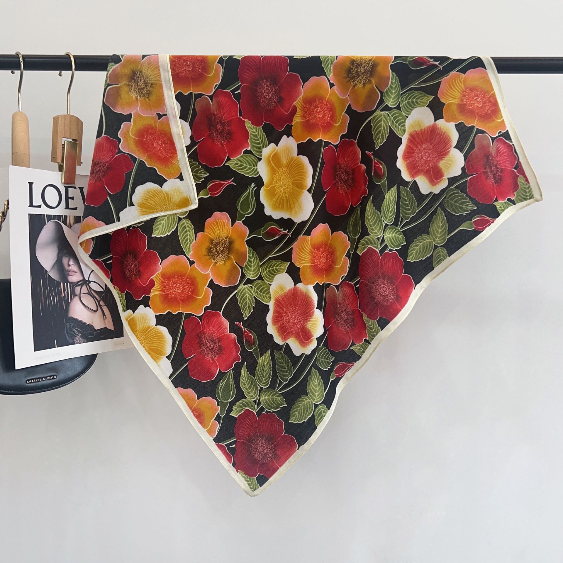 Nuevo algodón toallas cuadradas elegante temperamento decoración de cuello bufandas de impresión solar bufandas en stock