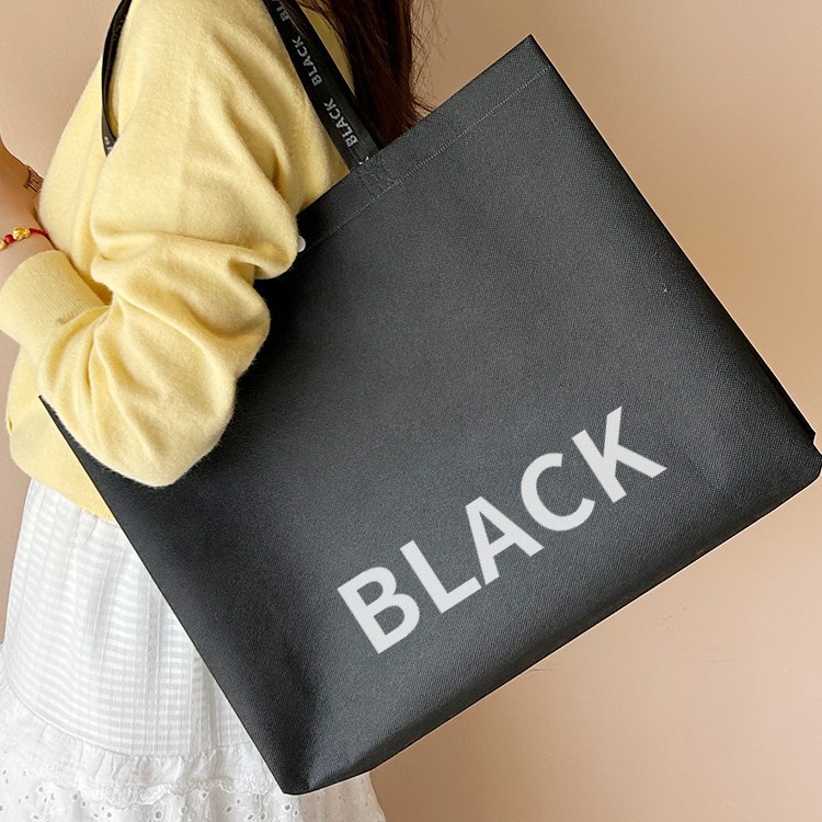 Bolsa de mano no tejida de hebilla negra clásica bolsa de tienda de ropa LOGO personalizada bolsa de embalaje de compras