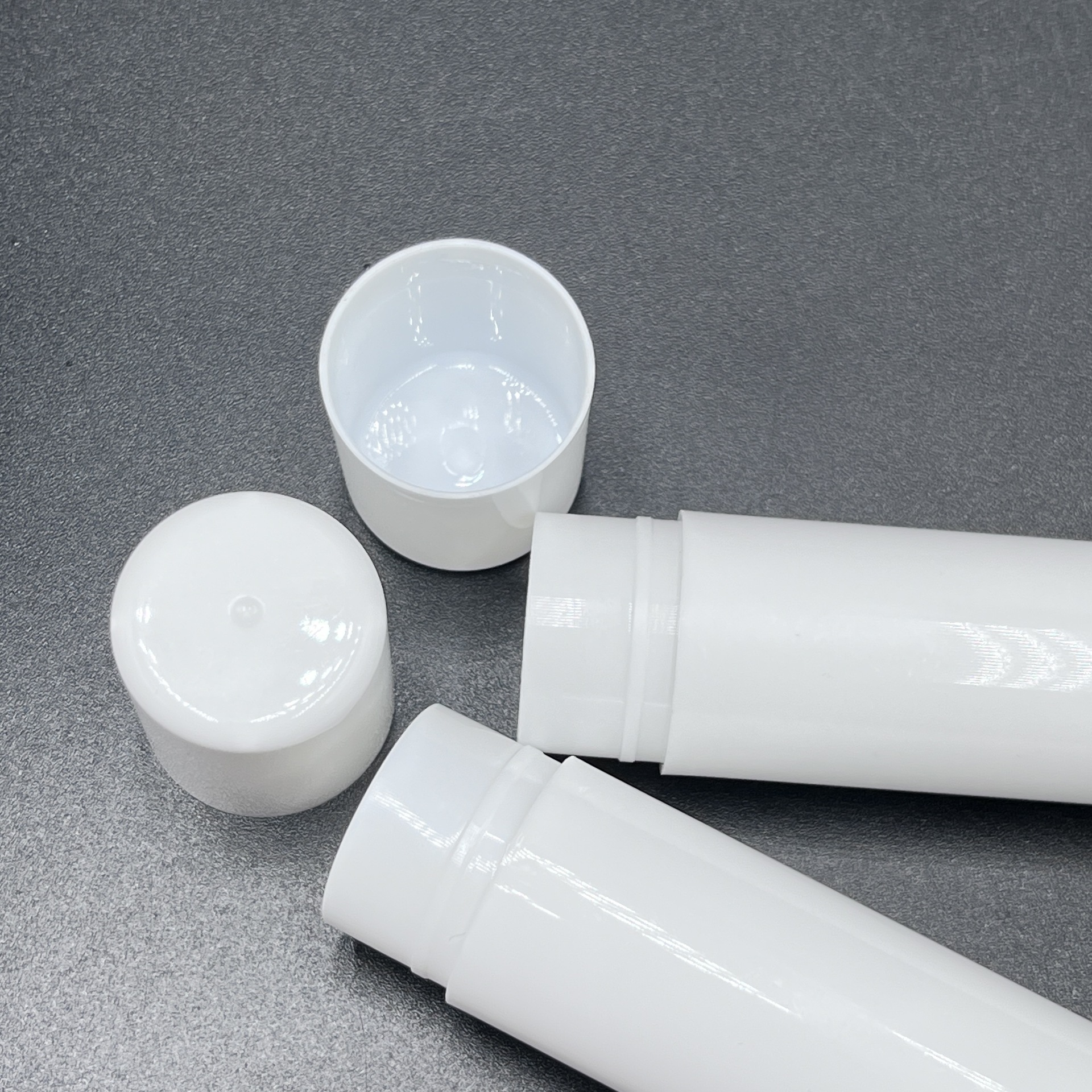 En stock tubo cilíndrico de bálsamo labial de 15 g, tubo de lápiz labial de cera, barra de mascarilla de barro sólido, barra de protector solar, material de embalaje de tubo giratorio. image 6