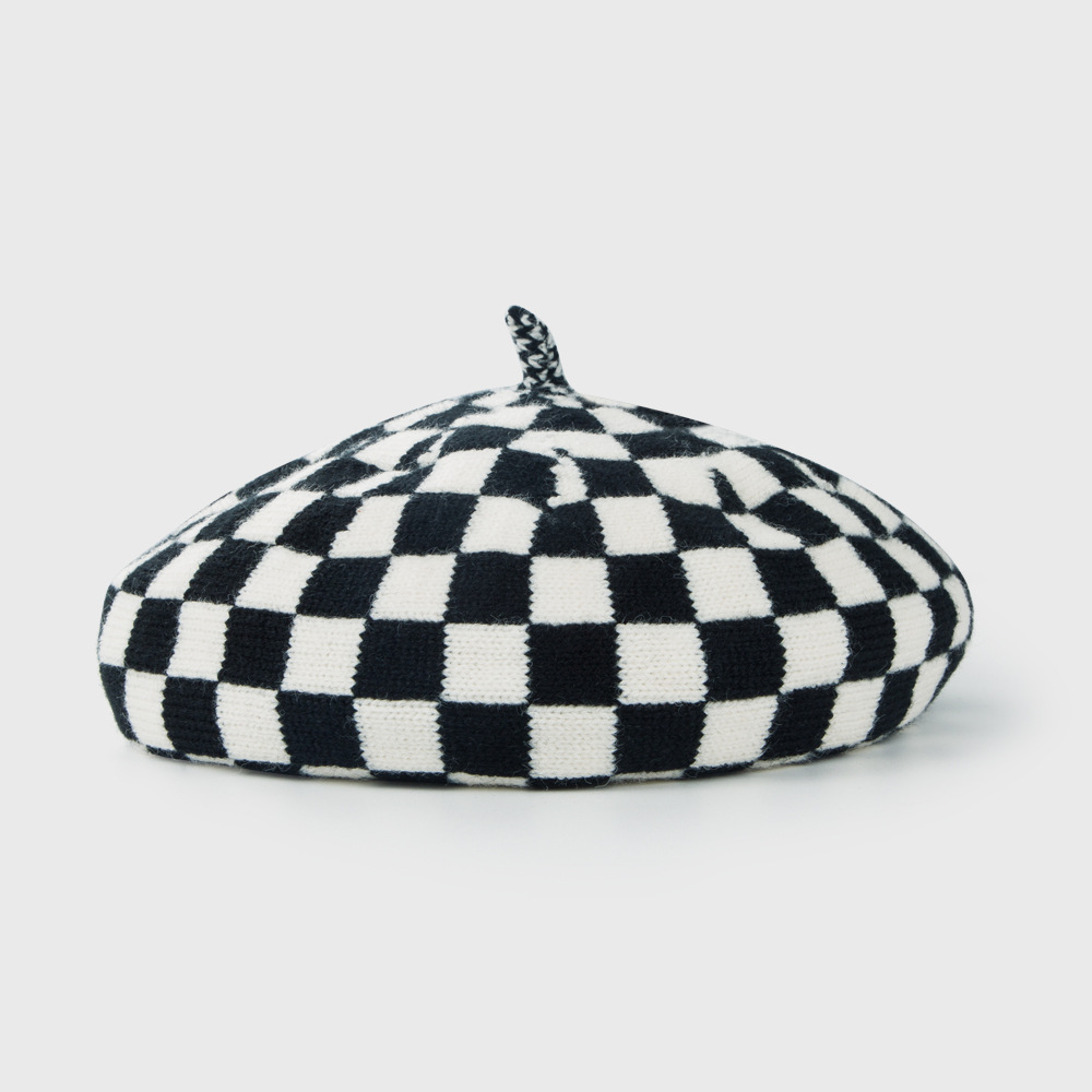 New Internet Celebrity Chessboard Plaid Beret Women's Autumn And Winter Thermal Knitting Wool Hat Korean Style Fashionable Stylish Painter Cap display picture 7