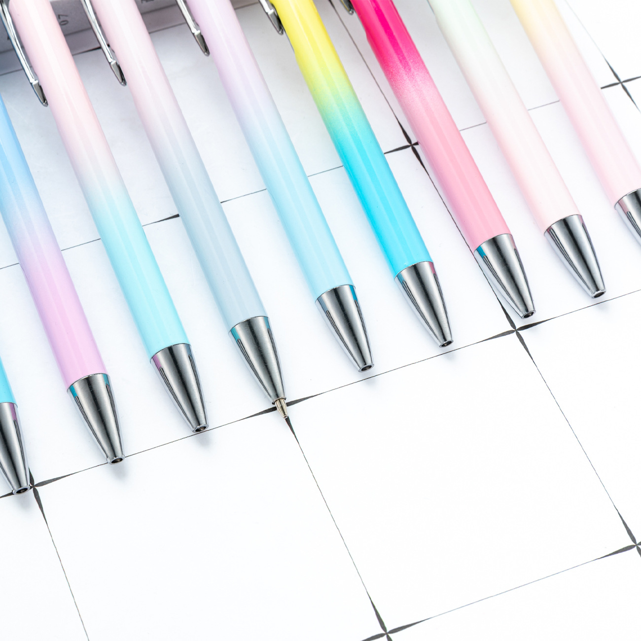 Bolígrafo de presión de dos bobinas, bolígrafo de varilla de aluminio degradado, papelería de oficina de negocios, bolígrafo de promoción de hotel, bolígrafo de regalo publicitario