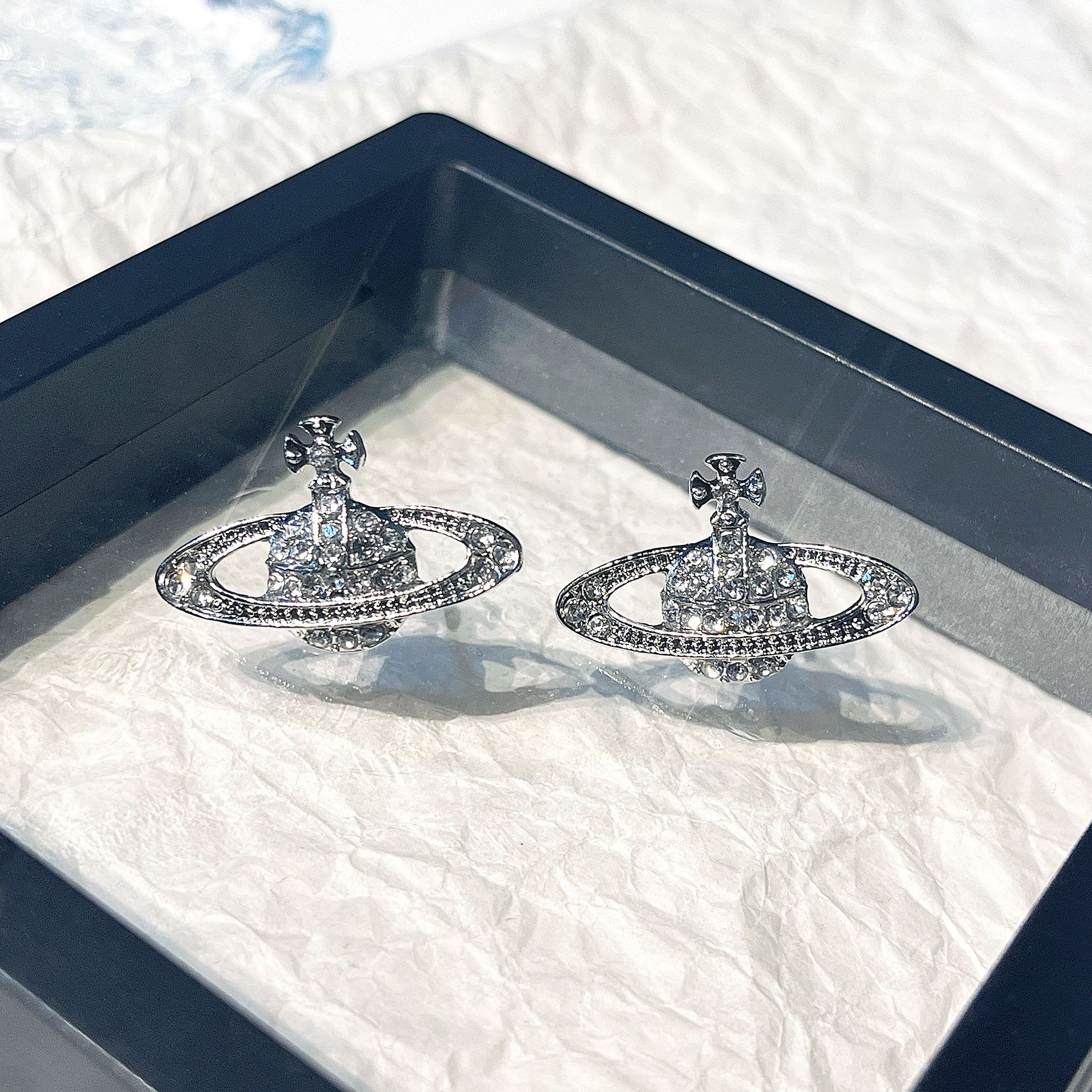 R171#土星满钻耳钉