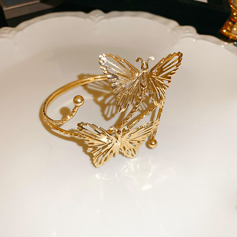 Pulsera de metal de mariposa de flor de personalidad europea y americana, estilo frío, pulsera de temperamento de alta calidad, brazalete de exageración de personalidad al por mayor
