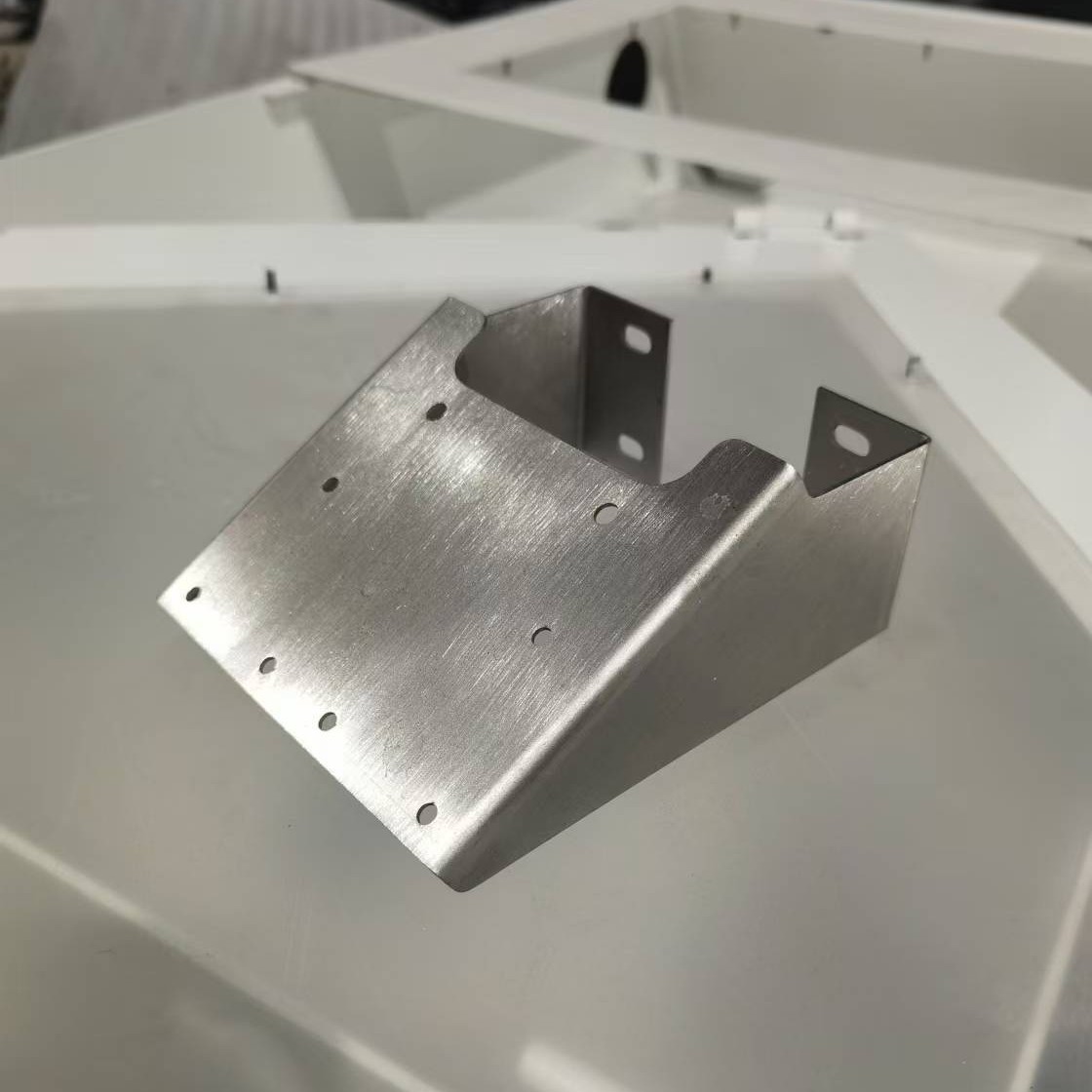 宁波钣金加工折弯激光切割打磨喷塑喷塑打铆钉焊接精密钣金不锈钢