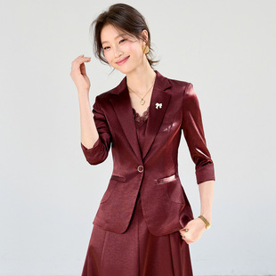 �����Q����ƼtɫС���b���bŮ2026�����¿�����һ�����B��ȹŮ