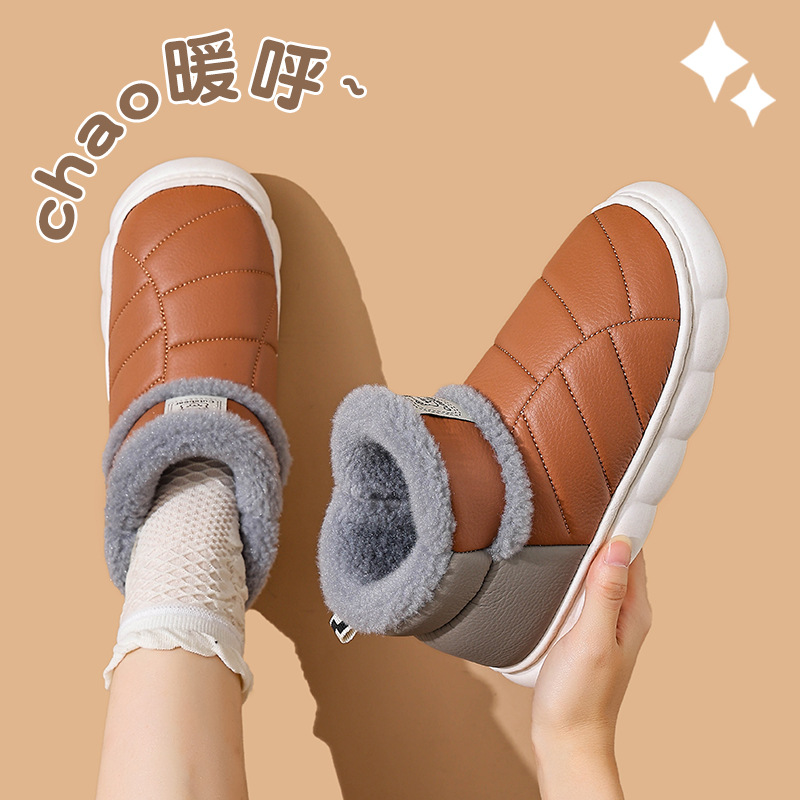 Zapatillas de algodón para mujeres otoño-invierno 2025 nuevo interior bolsas de calentamiento de cuero PU impermeable zapatos de algodón para hombres y mujeres
