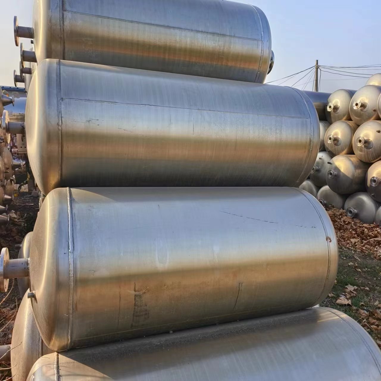 二手不锈钢反应釜 恒温搅拌内外盘管电加热搅拌釜规格多样