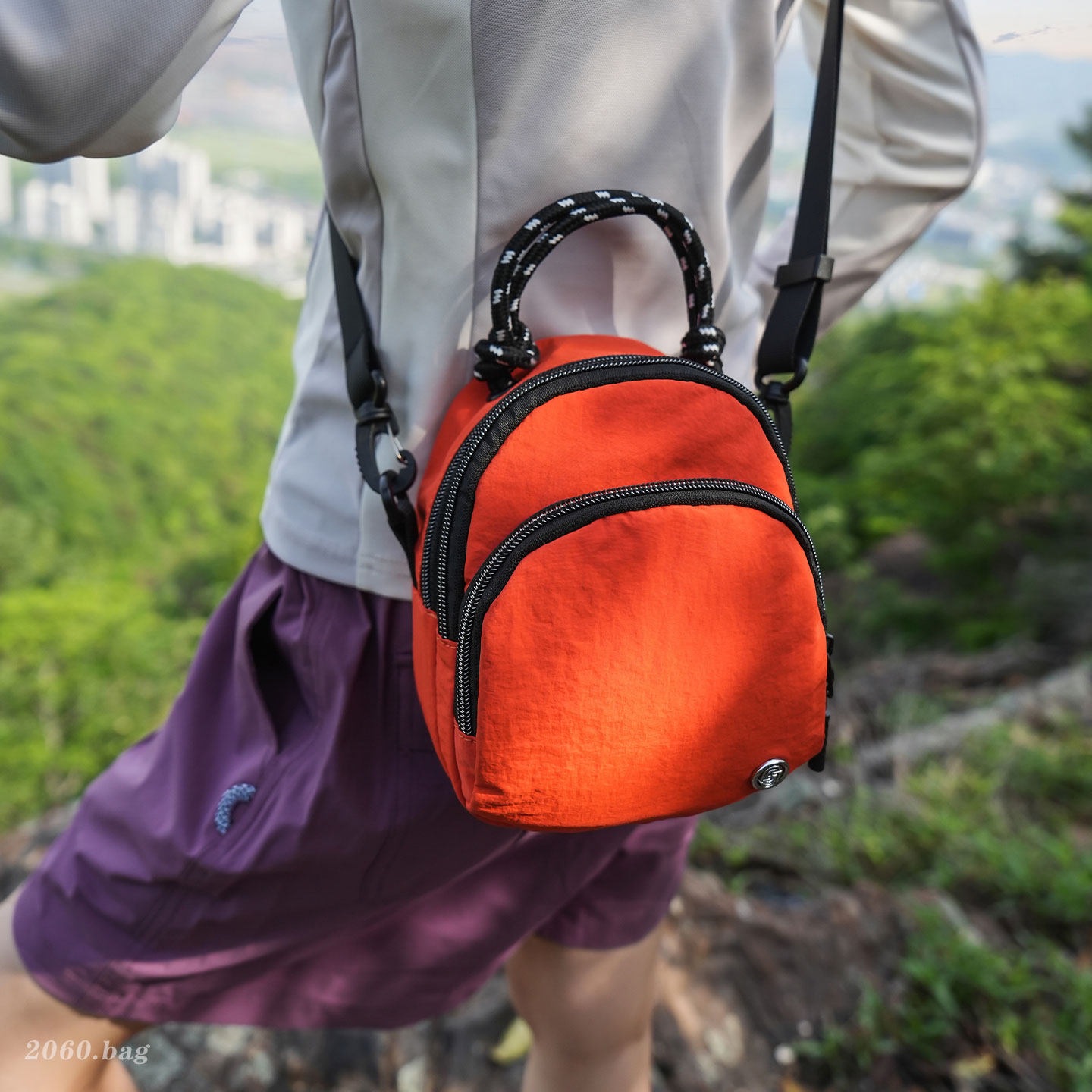 Simple mochila ligera nueva moda 2026 bolsos al aire libre nicho de hombro con el mismo teléfono móvil de nylon para hombres y mujeres