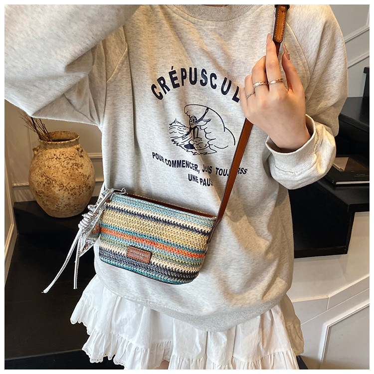 This year, the rainbow woven small bag is in vogue. It's a new summer model for girls in 2025, a trendy single-shoulder bag with contrasting colors and a crossbody bag undefined