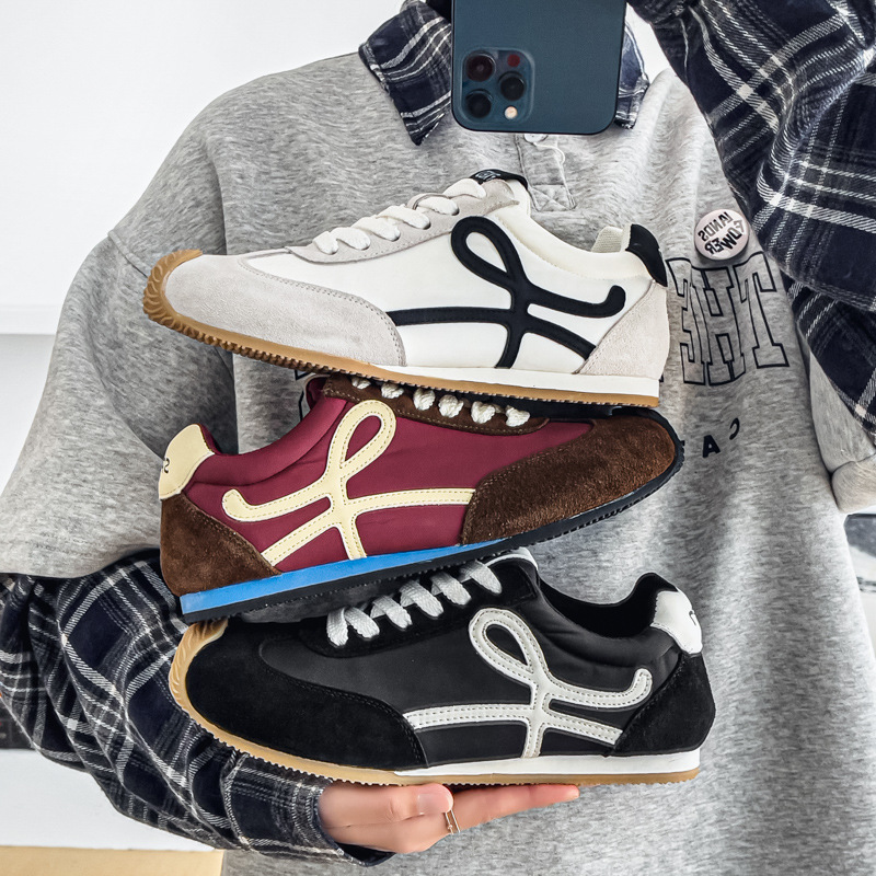 Diseñador verano piel de gamuza, seda de hielo, transpirable, zapatos deportivos Forrest Gump con cordones personalizados, estilo de Hong Kong, zapatos de moda para hombres