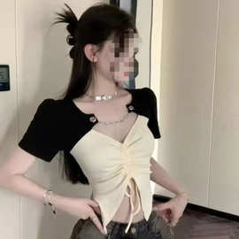 2026夏季甜美修身短款不规则撞色链条V领T恤女图片色背带款网纱