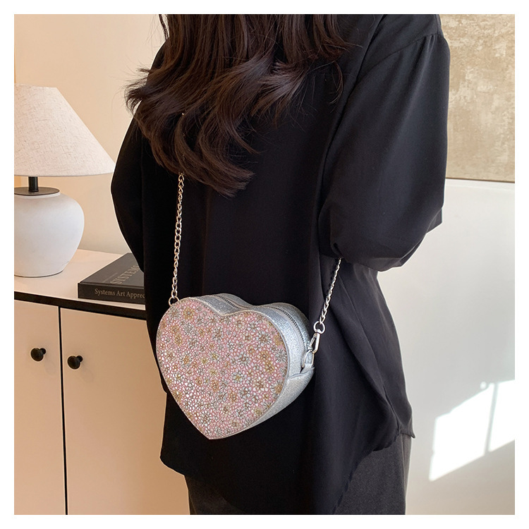 Mujeres Pequeña Cuero Sintético Forma De Corazón Ropa De Calle Cadena En Forma De Corazon Cremallera Bolsas De Hombro display picture 11