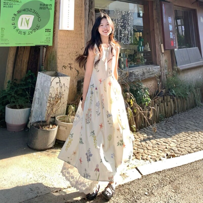 Yunnan Travel Outfit for Women: Sleeveless Floral Dress, Beautiful and Unique Vacation Style, Loose and Elegant Long Dress Yunnan Travel Outfit for Women: Sleeveless Floral Dress, Beautiful and Unique Vacation Style, Loose and Elegant Long Dress