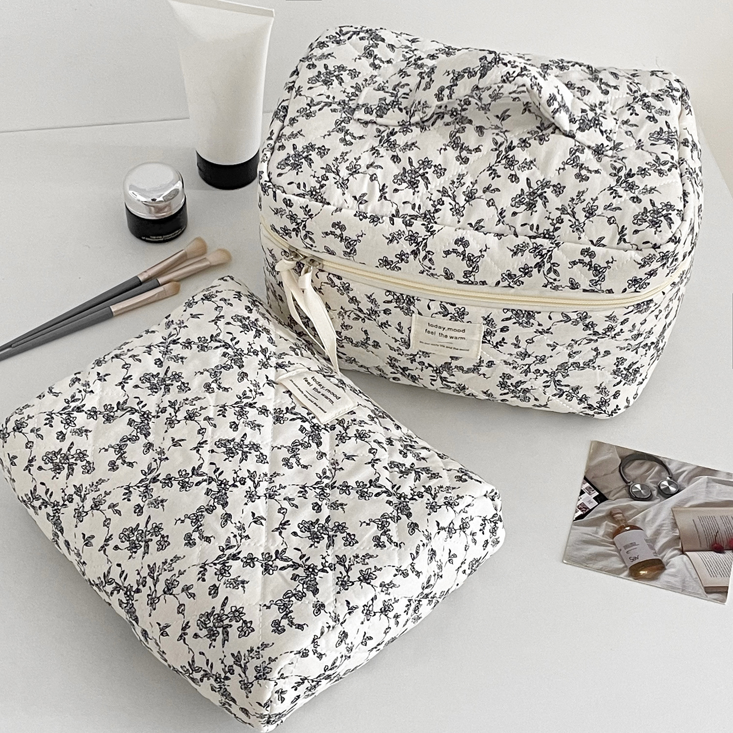 / Strap Type Classic Style Ditsy Floral Cotton Square Makeup Bags