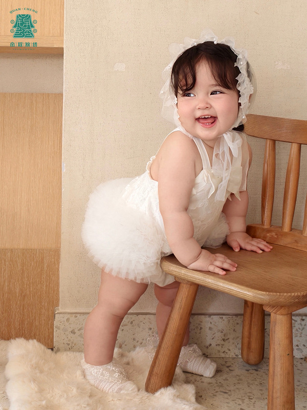 夏型の赤ちゃんのお尻の服は満1歳の薄いタイプのワンピースの服です。|undefined