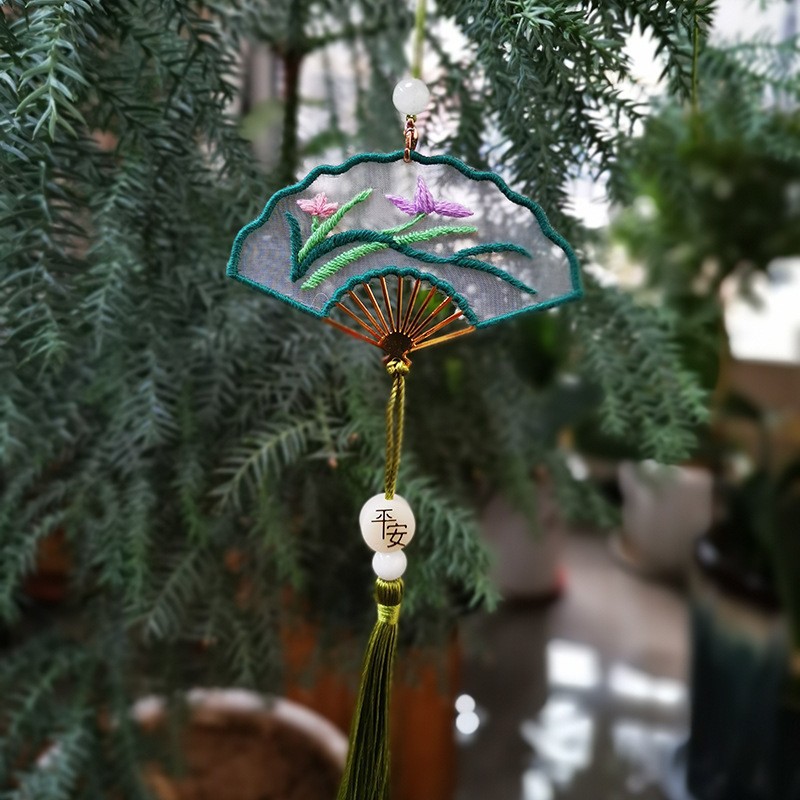 Hilo transparente hecho a mano colgante de doble cara bordado DIY paquete de material bolsita Lu Bordado estilo antiguo bolsita de punto de cruz adornos de coches