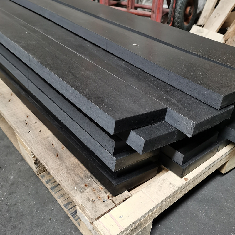 13470157654_1977944386