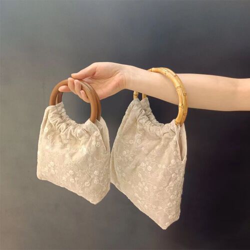 Floating green self-made new products, literary and artistic French embroidery, bamboo portable wooden ring mini bag, holiday cheongsam