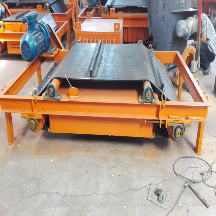 永磁带式除铁器 除铁器 除铁器设备 除铁器厂家 潍坊华耀