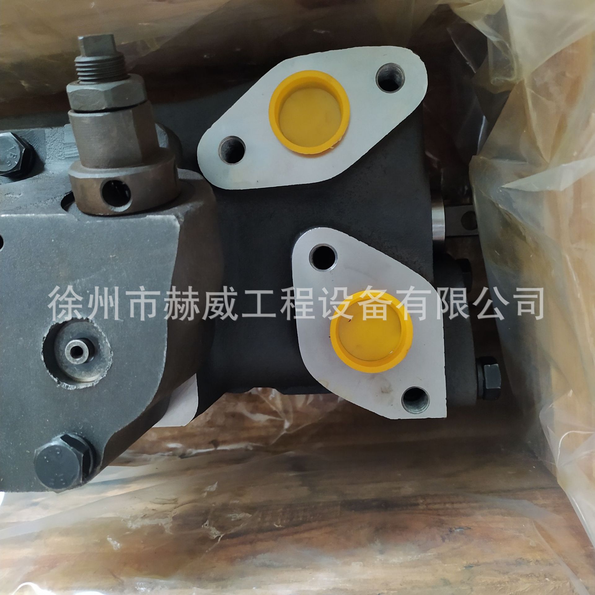 山推推土机22D工作油箱/ /操作阀总成701-32-27001现货