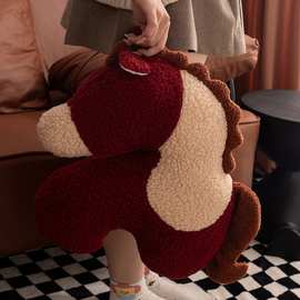 马年赤兔马抱枕异形毛绒玩偶沙发客厅春节装饰摆件新年车载靠枕