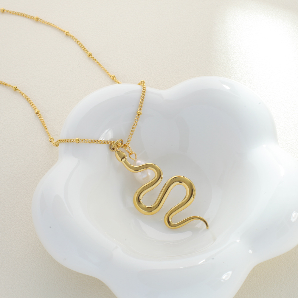 Großhandel Schmuck Frau Mond Herzform Schlange Edelstahl 304 Überzug Halskette Mit Anhänger Kabelkette display picture 6