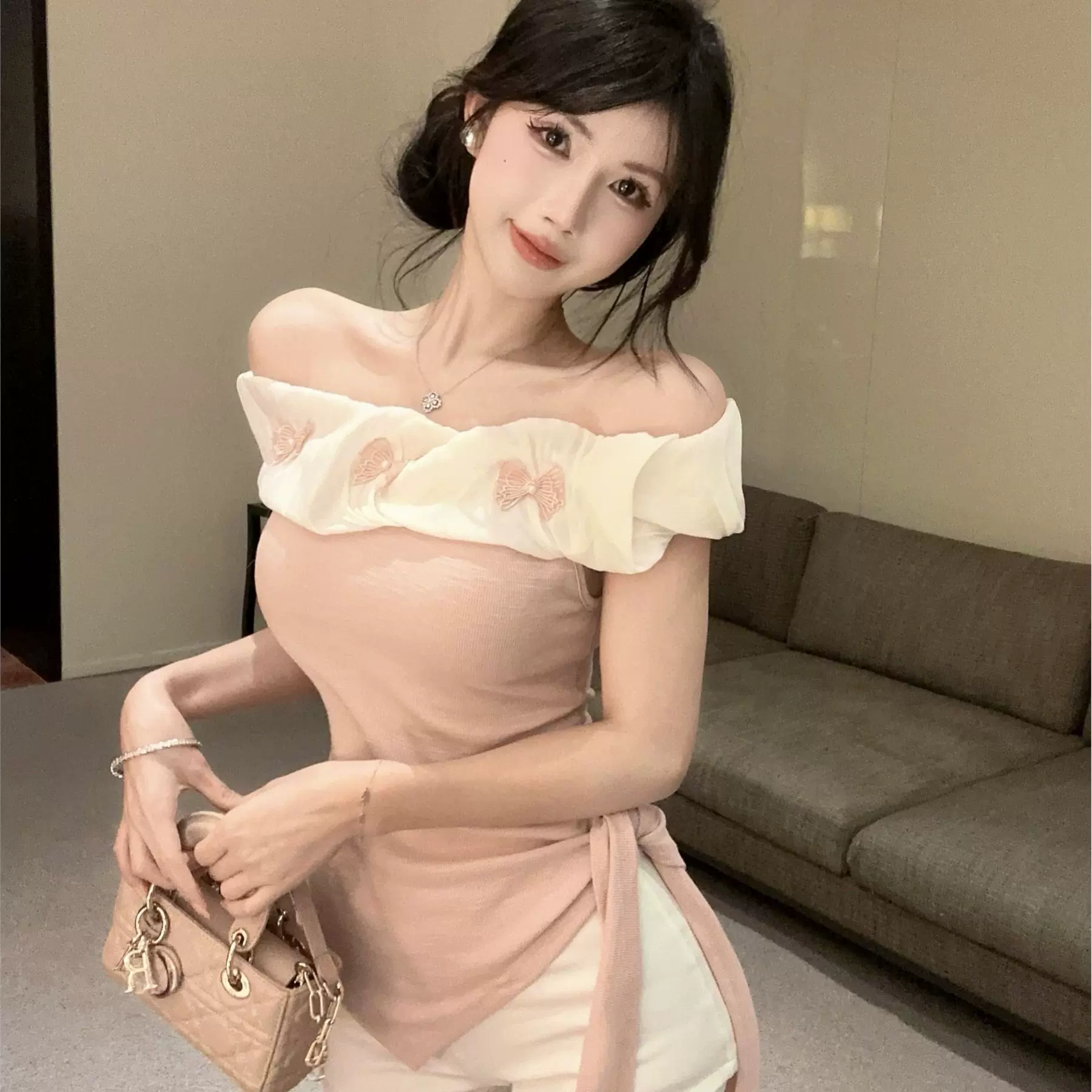 多巴胺不规则露肩短袖t恤2026夏季新款少女感甜美减龄一字肩上衣