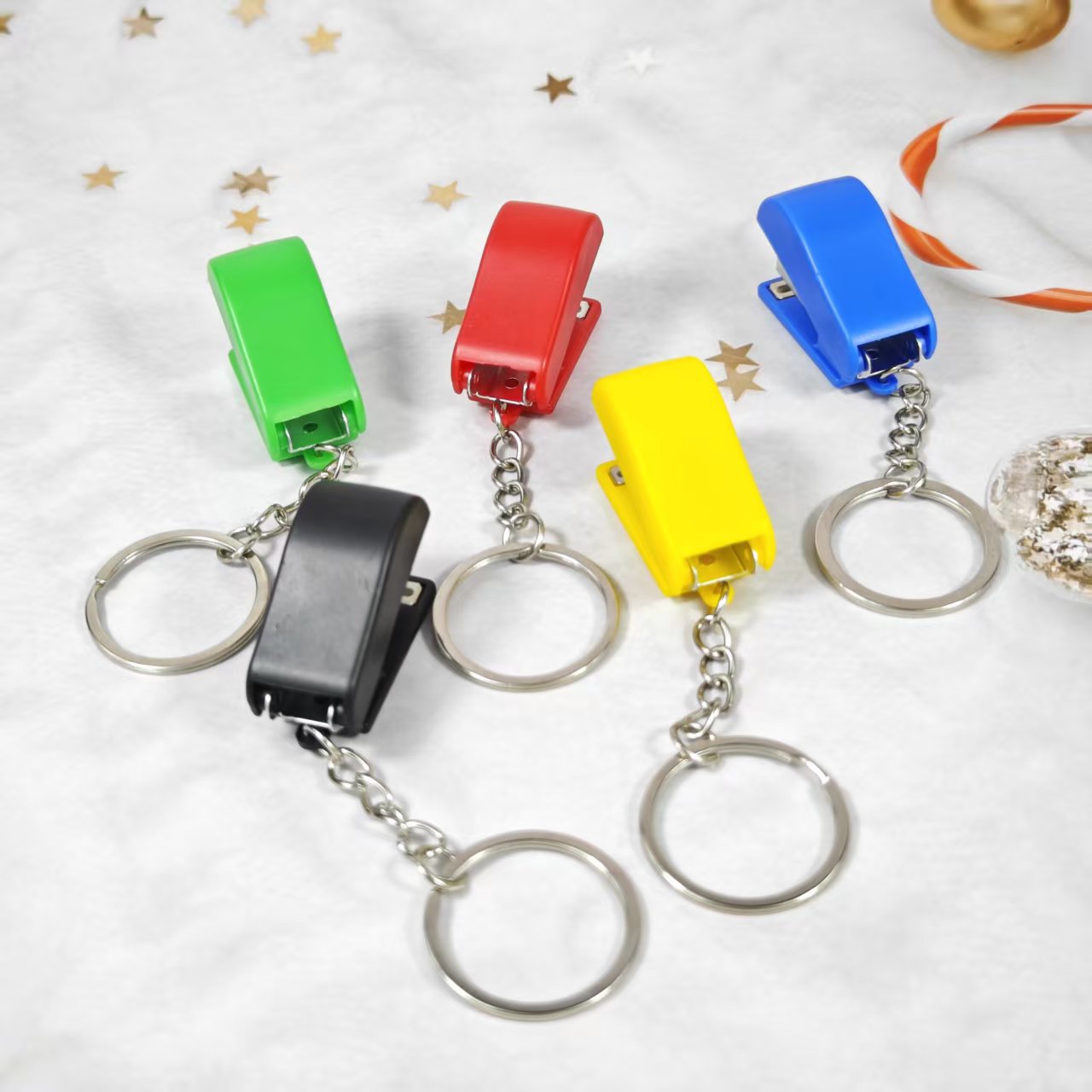 Mini grapadora de dibujos animados transfronterizos macarón llavero estudiantes grapadora creativa colgante conveniente al por mayor