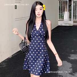 法式气质蓝色V领收腰挂脖连衣裙子短裙女夏季新款海边度假风穿搭