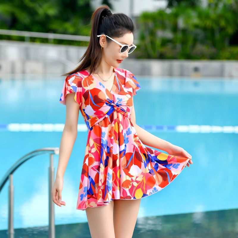 2024 nuevo trajes de baño conservadores para mujeres cubren el abdomen y los ángulos planos para bañarse en aguas termales grandes mm gordo madre de mediana edad suelta comercio exterior