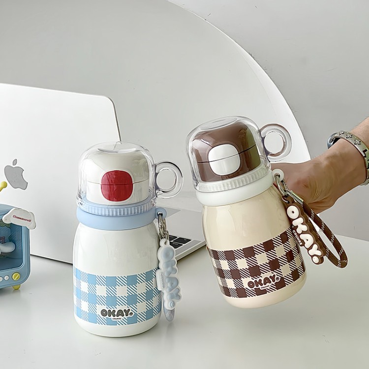 Una taza de tres bebidas taza de cubierta de agua potable taza de paja de acero inoxidable taza de agua portátil pequeña para niñas de alto valor facial