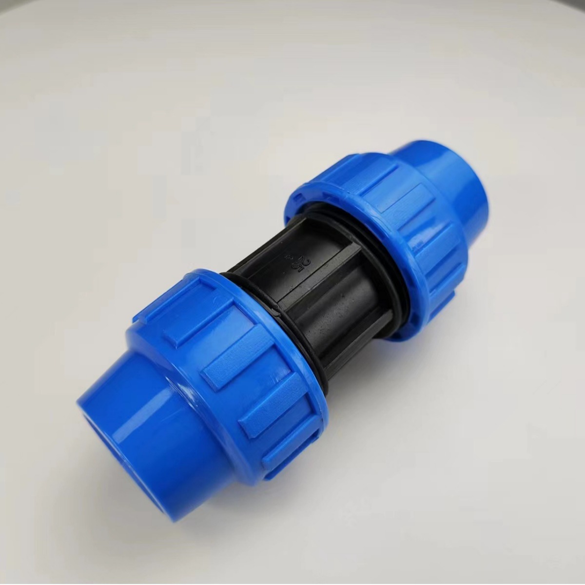 Accesorios de tubería PP viejo riego directo suministro de agua agrícola azul negro con tubería de PE ventas directas de la fábrica de exportación