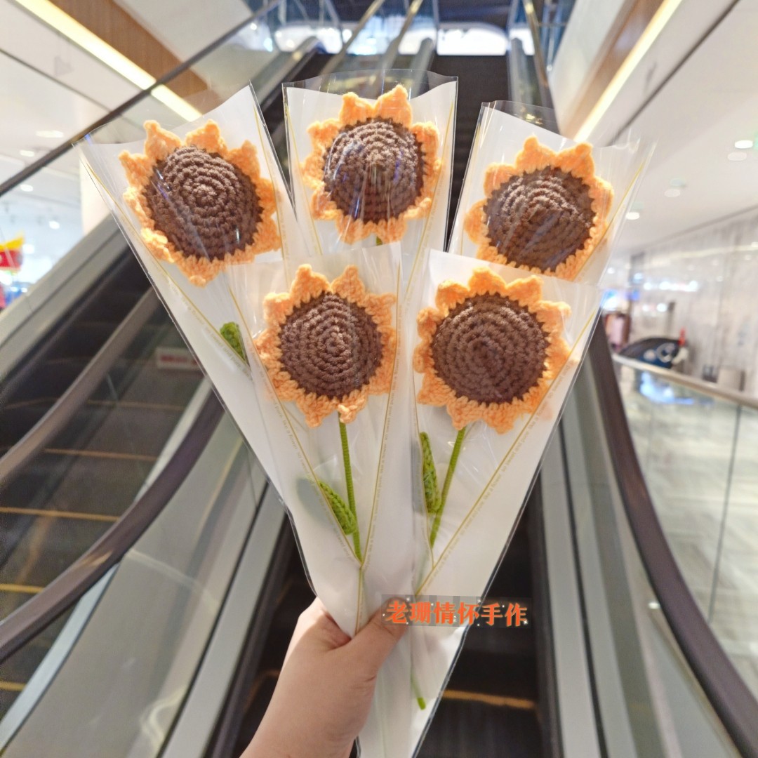 Finished product purely handmade crocheted knitted small sunflower bouquet holiday gift simulated flowers eternal flower ornaments wholesale