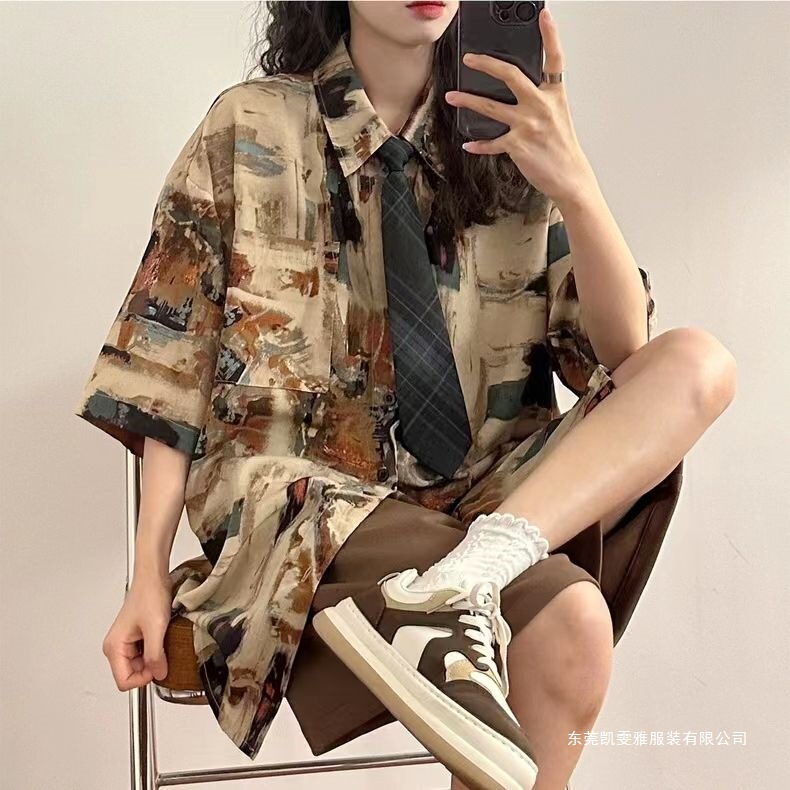 Retro Hong Kong Style Floral Shirt with Tie for Women, Summer Design, Niche and Stylish, Youthful Tie-Dye Shirt with a Draping Fashion Feel Retro Hong Kong Style Floral Shirt with Tie for Women, Summer Design, Niche and Stylish, Youthful Tie-Dye Shirt with a Draping Fashion Feel