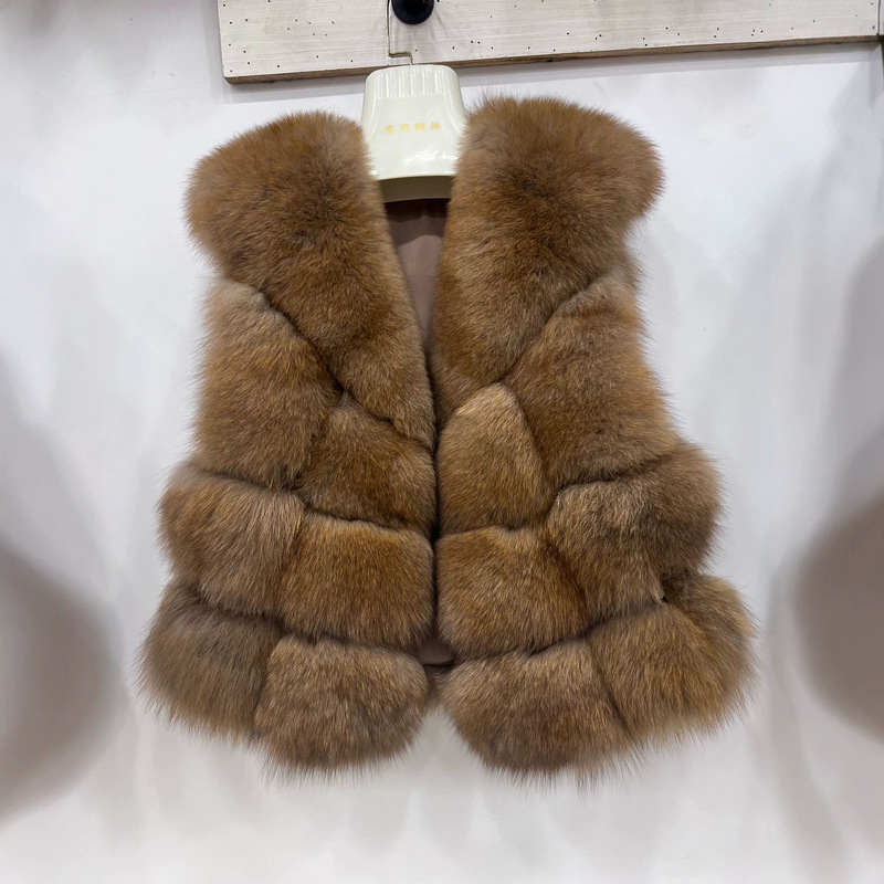 Manufacturer wholesale new fur vest made of whole fox fur for women, warm real fur vest for autumn and winter, fashionable for walking in the snow Manufacturer wholesale new fur vest made of whole fox fur for women, warm real fur vest for autumn and winter, fashionable for walking in the snow