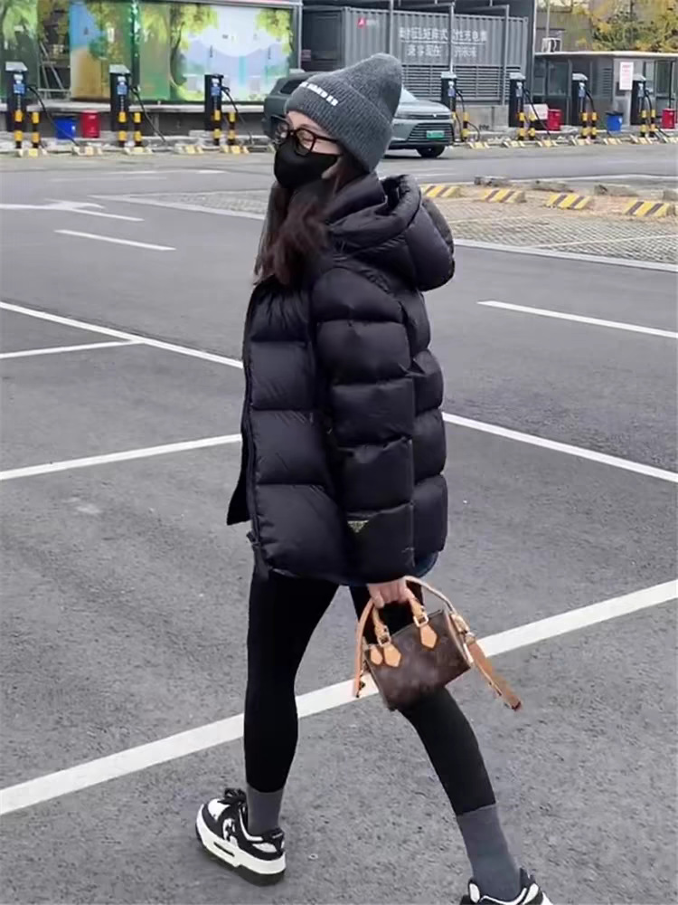 黒のダウンジャケット レディース ショート丈 2025年冬新作 韓国風 ホワイトダックダウン 小柄さん向け フード付き パフジャケット トレンド