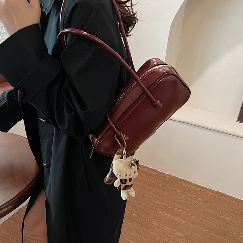 Korean niche bowling bag for women autumn 2024 new trendy retro armpit bag large capacity single shoulder red bag