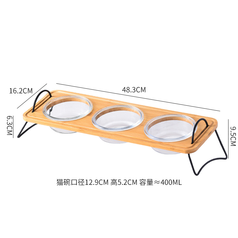 유리 나무 프레임의 세 그릇