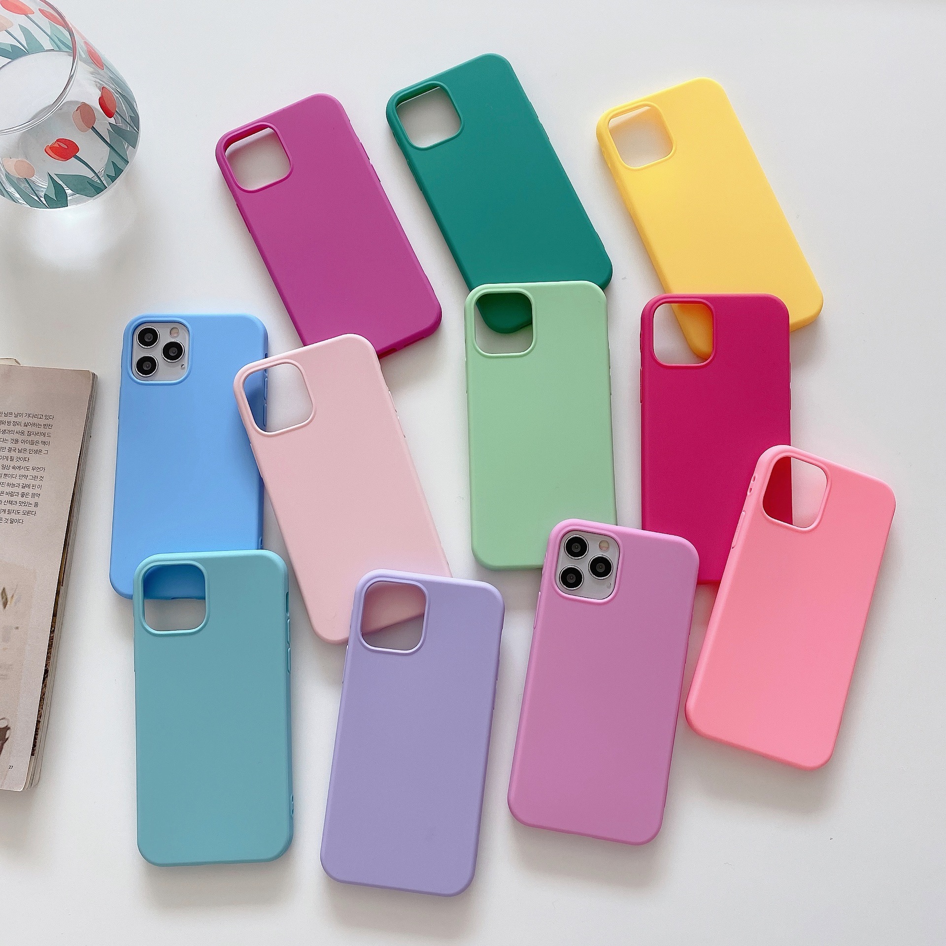 Aplicable a la carcasa del teléfono móvil de Apple X carcasa simple a prueba de caídas de gran agujero 16promax color caramelo que se siente agradable para la piel funda suave de silicona
